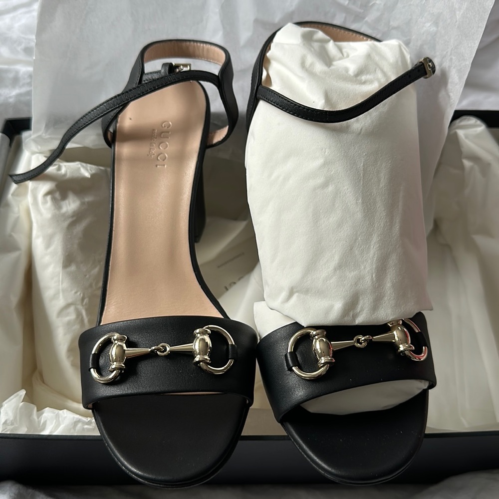 Gucci brand new never worn with the box